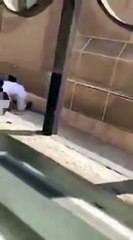 بالفيديو الشرطة تتمكن من القبض على لص المنازل بالرياض