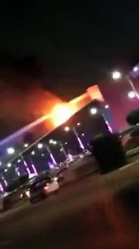 بالفيديو حريق هائل بسوق فلامنجو مول بالسعودية وفرق الدفاع تتدخل