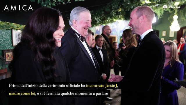 L’abbraccio intenso e sentito da mamma a mamma tra la cantante Jessie J e la principessa Kate