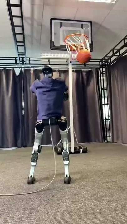 RoboHub🤖 - Human vs_ Humanoid Basketbal