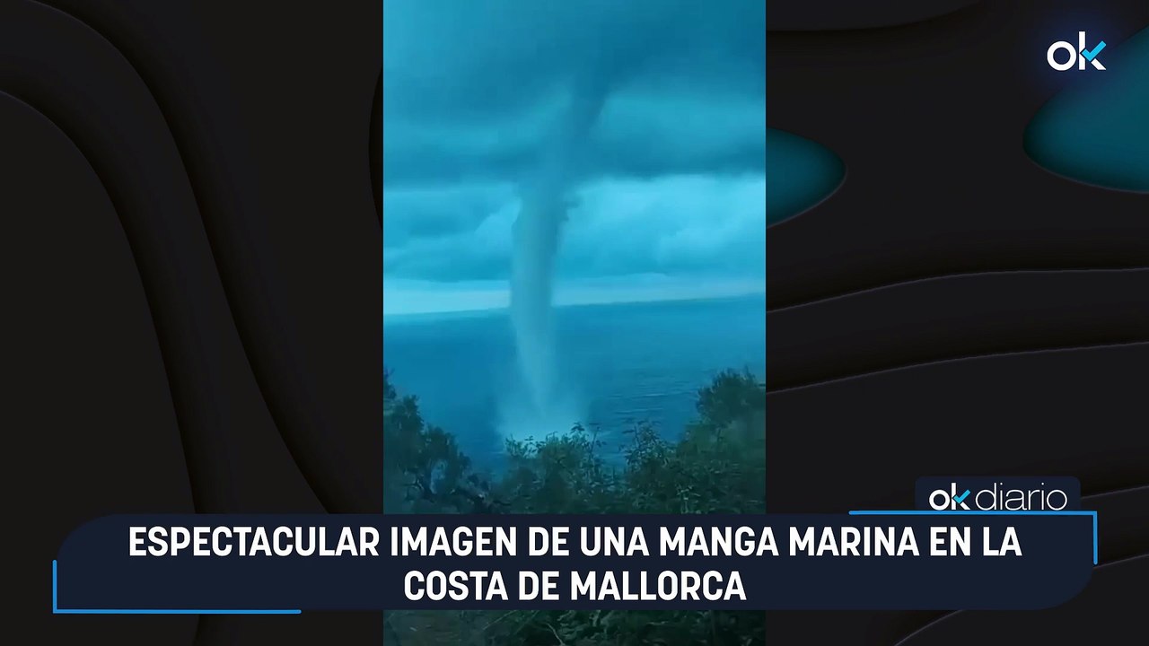 Espectacular imagen de una manga marina en la costa de Mallorca