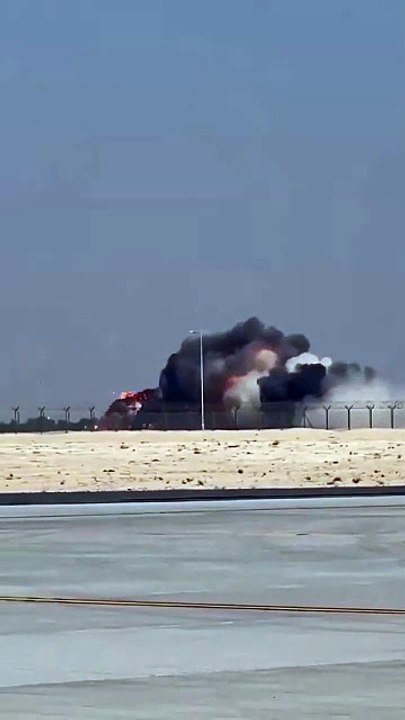 لحظة تحطم طائرة في معرض دبي للطيران 2025
