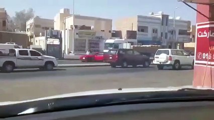 بالفيديو حادث يؤدي إلى مضاربة عنيفة بين مواطنين وباكستانيون في السعودية