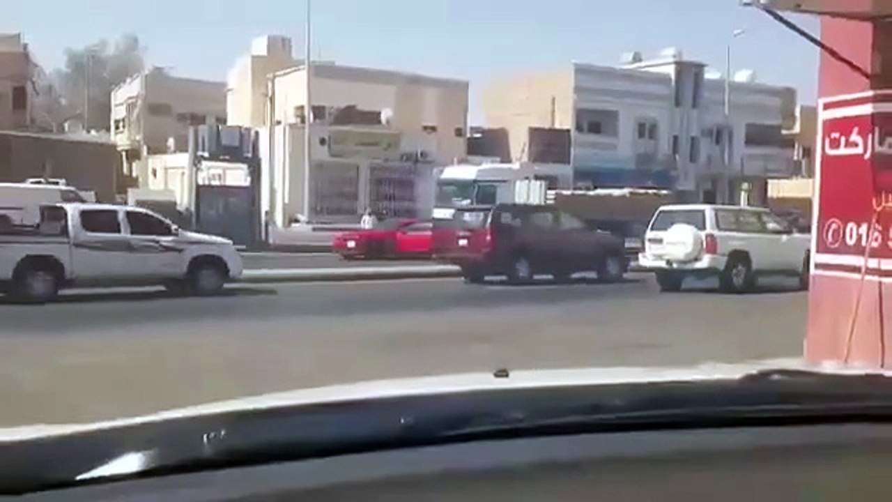بالفيديو حادث يؤدي إلى مضاربة عنيفة بين مواطنين وباكستانيون في السعودية
