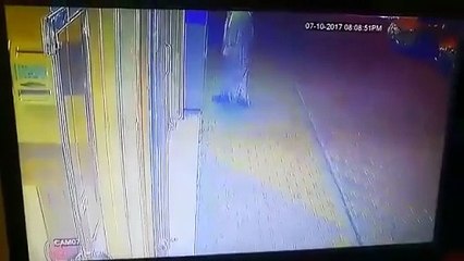 بالفيديو عضو مجلس شورى سابق يقتحم احد الاندية النسائية بمكة