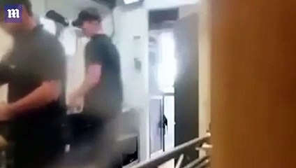 بالفيديو مطعم عالمي يطهي طعام من سلة القمامة