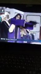 بالفيديو طالبتان بسلطنة عمان  يرقصان رقصة "الداب" اثناء حفل تخرجهم من الجامعة