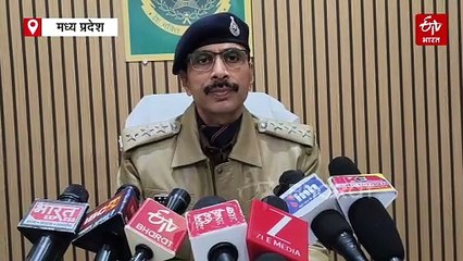 प्रेमिका को इलाज के लिए जिला अस्पताल लेकर पहुंचा ASI, पत्नी-बेटे ने कर दी जूते चप्पलों से पिटाई