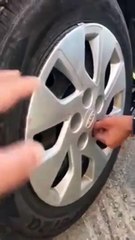 بالفيديو شاب سعودي يفك اطار سيارته ليكتشف المفاجأة