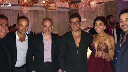 عمرو دياب يصطحب دينا الشربيني إلى الإمارات
