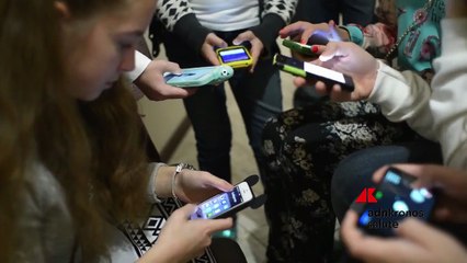 Salute: Bambini digitali, l'allarme dei pediatri sui rischi dell'esposizione precoce