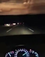 بالفيديو : شاب سعودي يتعرض لحادث بسبب قيادته لمركبته بسرعة 200 كم