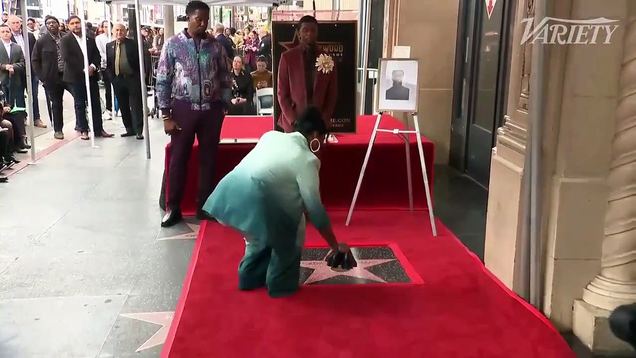 L'acteur Chadwick Boseman, qui a incarné le super-héros "Black Panther", a été honoré à titre posthume avec une étoile sur le Hollywood Walk of Fame - VIDEO