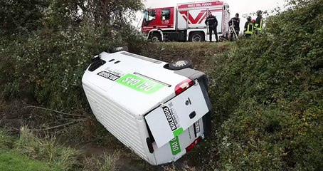 Furgone fuori strada a Ferrara, i soccorsi