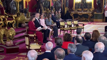 La reina Letizia y sus hijas triunfan con sus looks en el acto de imposición del Toisón de Oro