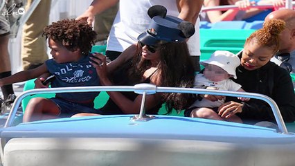 جانيت جاكسون في ديزني لاند ... برفقة من؟؟