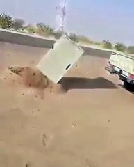 بالفيديو :مواطن سعودي يقوم بربط جهاز ساهر في سيارته وخلعه من قاعدته