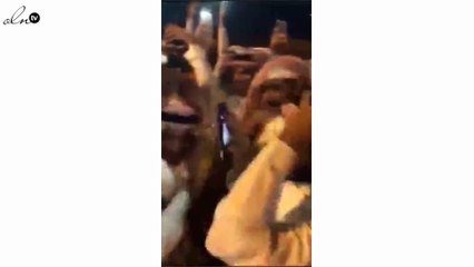 بالفيديو اصدقاء ناصر القصبي يلقون به في المسبح