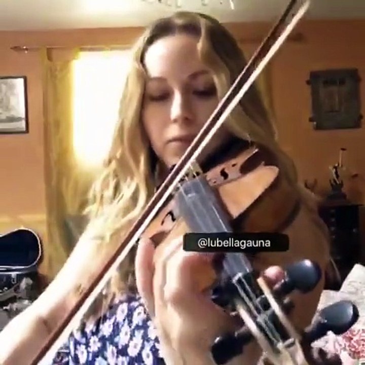 بالفيديو عازفة كمان امريكية تحتفل باليوم الوطني السعودي على طريقتها الخاصة