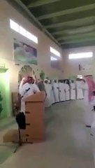 بالفيديو ولي امر يوثق خلو مدرسة من المعلمين في اول يوم دراسي بنجران