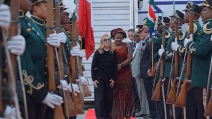 Meloni arrivata a Johannesburg per il summit dei leader del G20: il video dall'aeroporto