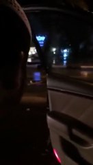 بالفيديو وافد يمني يعرض حياته للموت من اجل علم المملكة العربية السعودية