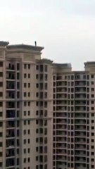 فيديو صادم: سعودي يصوّر لحظة انتحار شاب ويحمّله السلام إلى أبي لهب