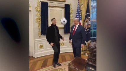Trump 'juega' al fútbol con Cristiano y causa furor en redes: el vídeo lleva más de 73M de vistas