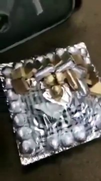 بالفيديو.. سرقة شوكولاتة من حقيبة سيدة على متن الطائرة!