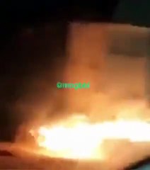 بالفيديو مجهول يشعر النار في جهاز ساهر على طريق تبوك