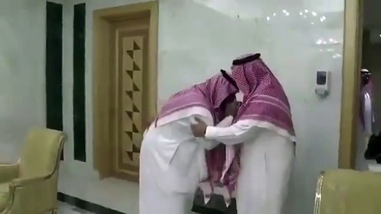 بالفيديو محمد بن نايف يبايع محمد بن سلمان ولي للعهد بالسعودية