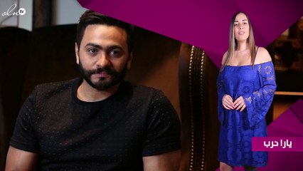 تامر حسني يسير على عكاز بعد نجاح حفله بالساحل الشمالي