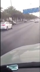 بالفيديو مطاردة سيارة من قبل دورية سرية بالسعودية