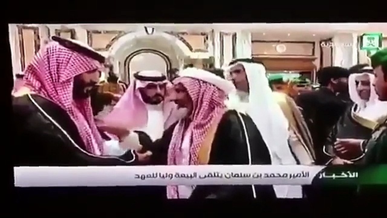 مواطن سعودي تسعينى يوجه بعض رسالة عفويه لولي العهد اثناء البيعة