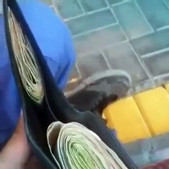 بالفيديو عامل نظافة بالسعودية يجمع 140 ريال فى 3 ساعات من التسول