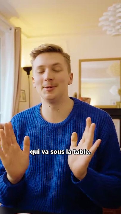 Elle va sous la table pendant la galette