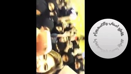 تدافع الفتيات حول اعلامية كويتية في معرض بالطائف والامن يتدخل