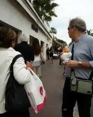 بالفيديو: الجمهور والكاميرات تلاحق هيفاء وهبي في "كان"