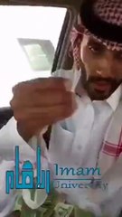 بالفيديو شاب بالدمام يدفع غرامة سيارته انصاص وريالات