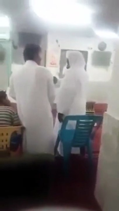 مضاربة بين شاب ومسن بالمسجد بسبب صراع على كرسي للصلاة