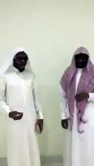 شابان سعوديان‬‎ يقلدان أصوات مؤذني الحرم المكي والمسجد النبوي ببراعة