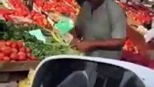 بالفيديو بائع خضار سعودي يبيع الطماطم بريال بسبب فوز الهلال بكأس الملك