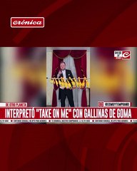 Músico brasileño interpretó un clásico del rock... ¡usando gallinas de goma!