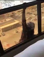 فيديو:كويتية توثّق لحظة انتحار خادمتها من الدور السابع.. وهذا ما حدث!!
