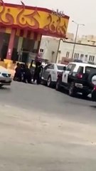 بالفيديو القبض على مواطن  لحوزته سلاح ناري فى سيارته بالسعودية