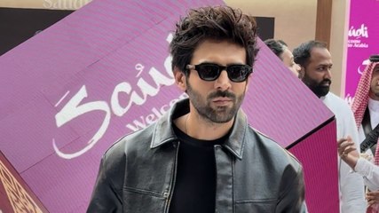 ऑल ब्लैक लुक में छा गए Kartik Aaryan