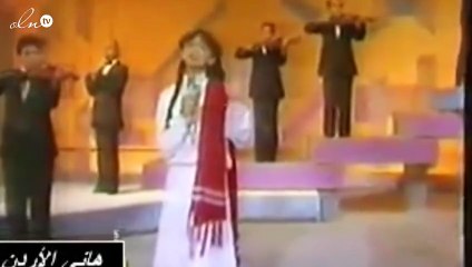 شاهدي.. روّاد مواقع التواصل الاجتماعي يتداولون فيديو لأنغام وهي في الصف الثالث الإعدادي