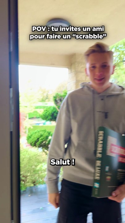 Elle ne voulait pas vraiment jouer au scrabble...
