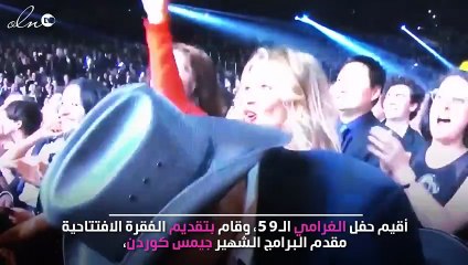تعثّر وسقوط جيمس كوردن مقدّم حفل الغرامي.. شاهدي الصور