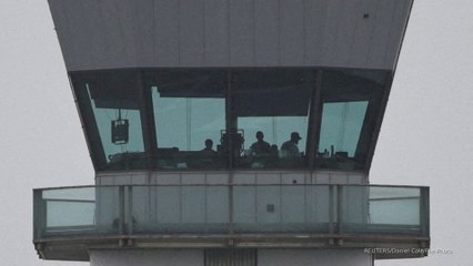 Thousands of air traffic controllers not getting bonus for working during shutdown